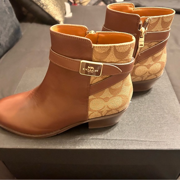 New Coach Walnut colored Dean-LTR Sig Booties Size 6 - Picture 5 of 7